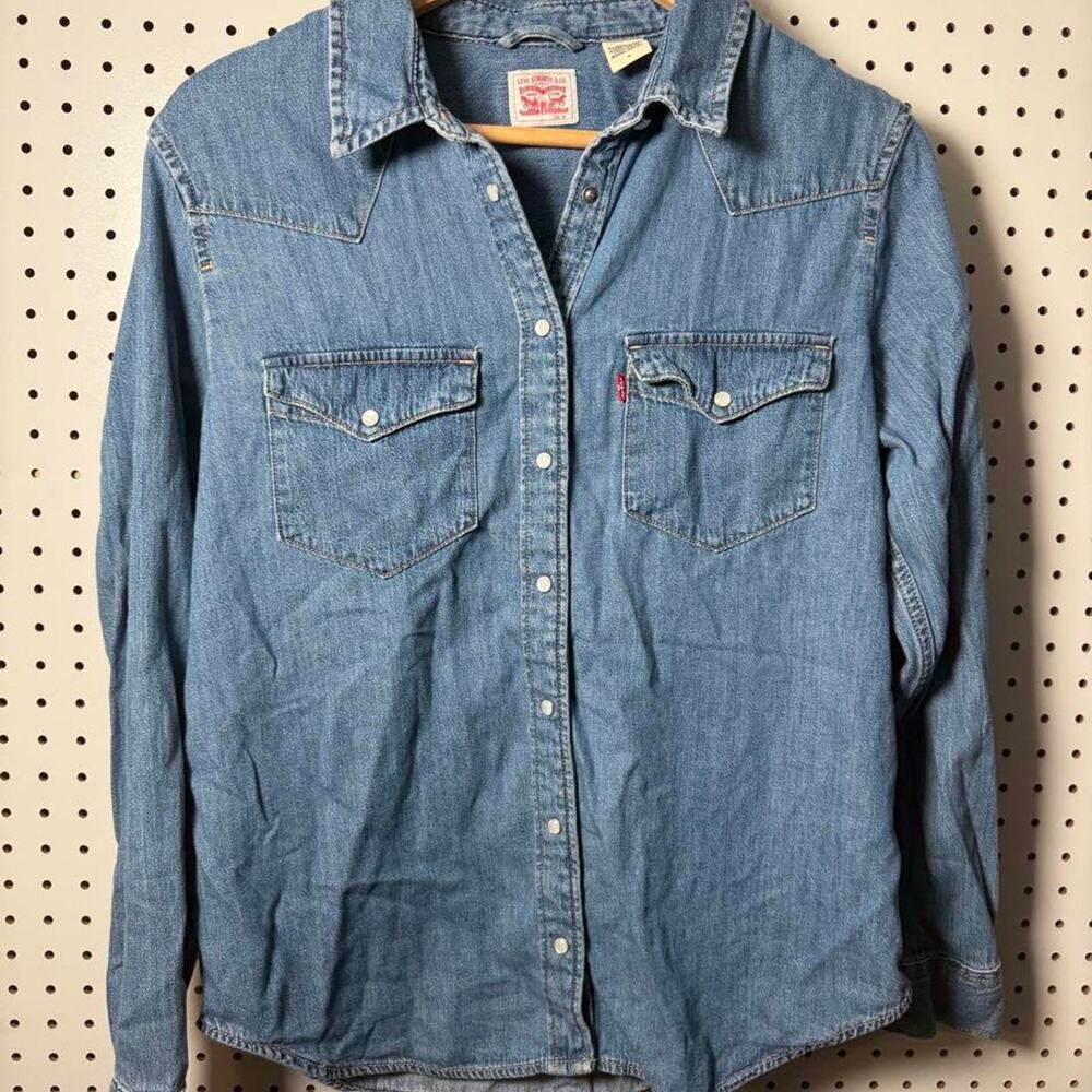 Levis Denim Pearl Snap Shirt Womens Medium Blue Western Rodeo Cowgirl Rancher